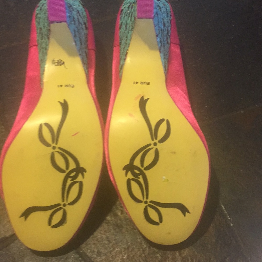 Shoes - Picture 5 of 8